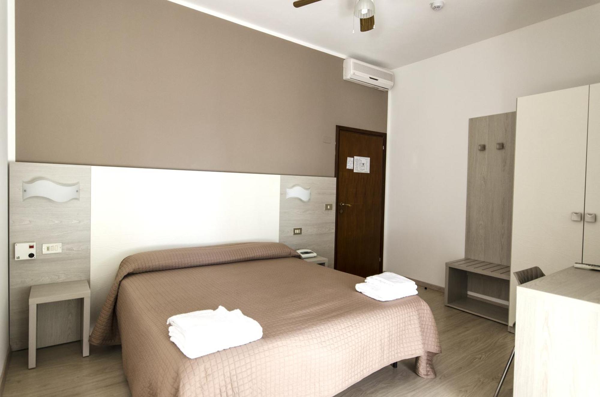 Hotel Villa Alberta B&B Cesenatico Bilik gambar