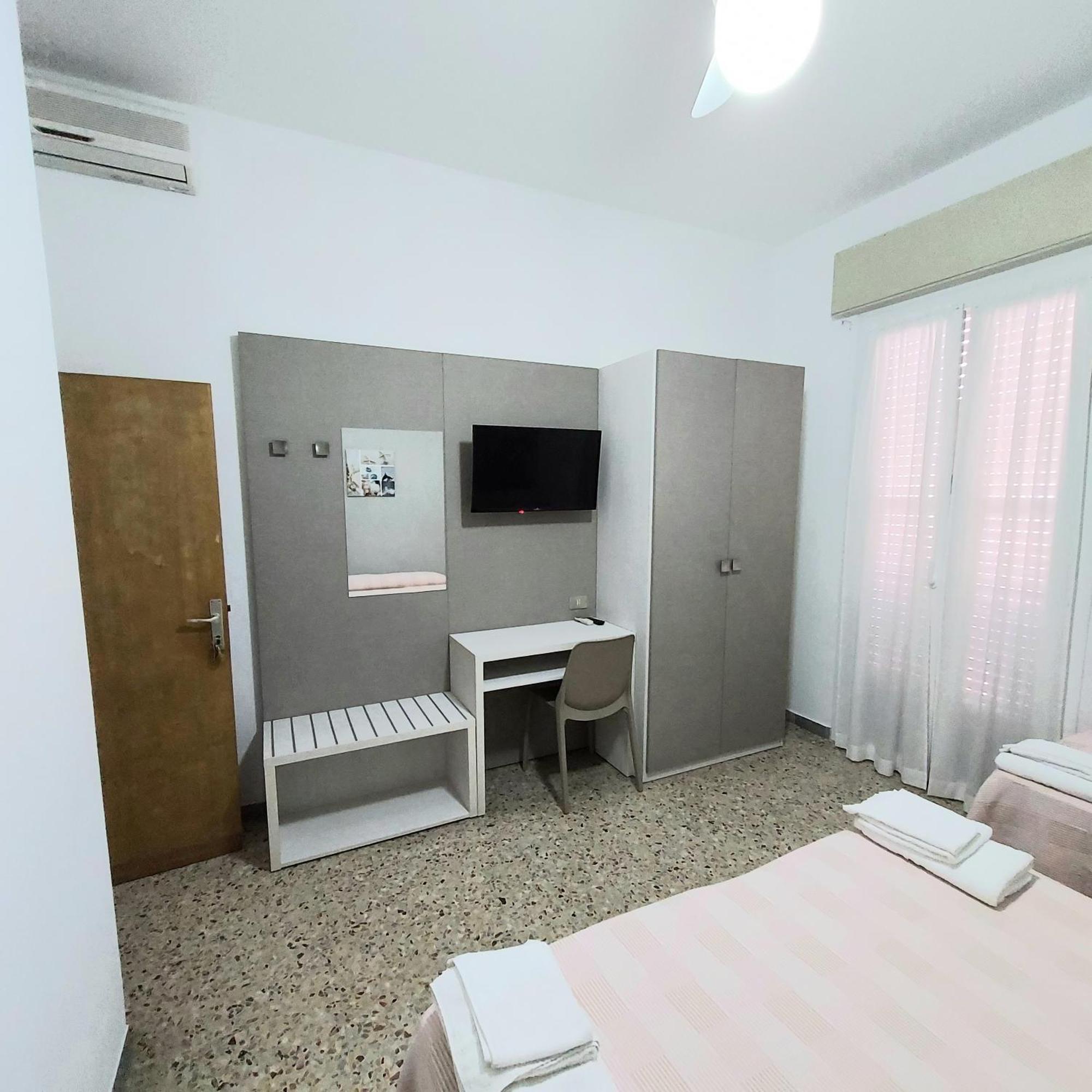 Hotel Villa Alberta B&B Cesenatico Bilik gambar